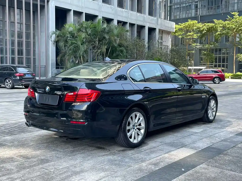 BMW 5 Series — миниатюра 4