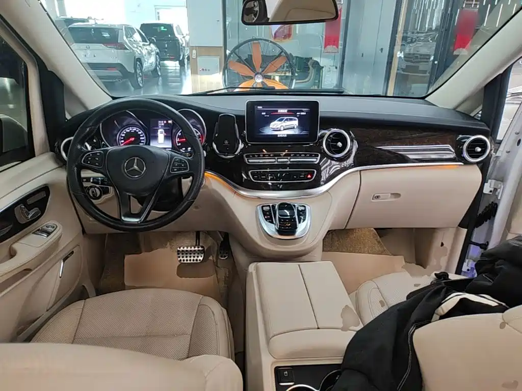 Mercedes-Benz V-Class — миниатюра 10