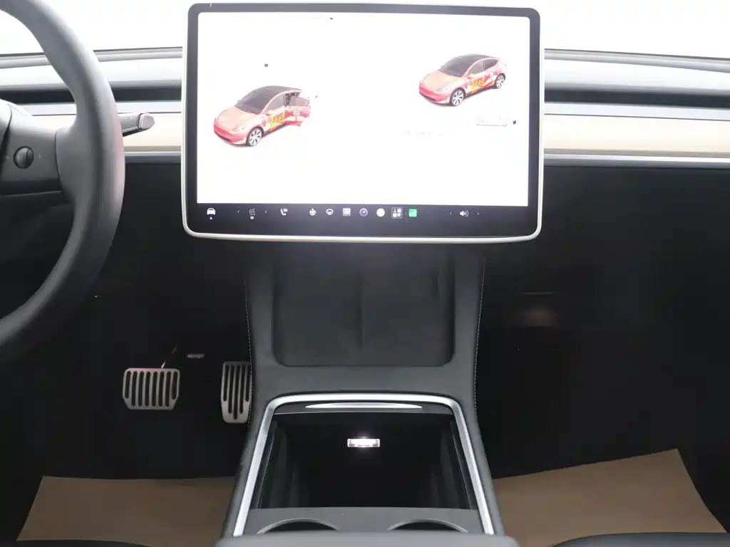 Tesla Model Y — миниатюра 12