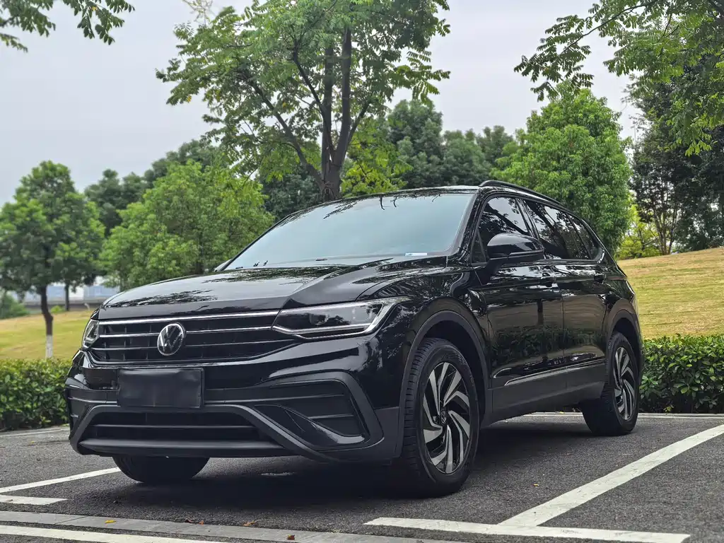 Volkswagen Tiguan L — миниатюра 2