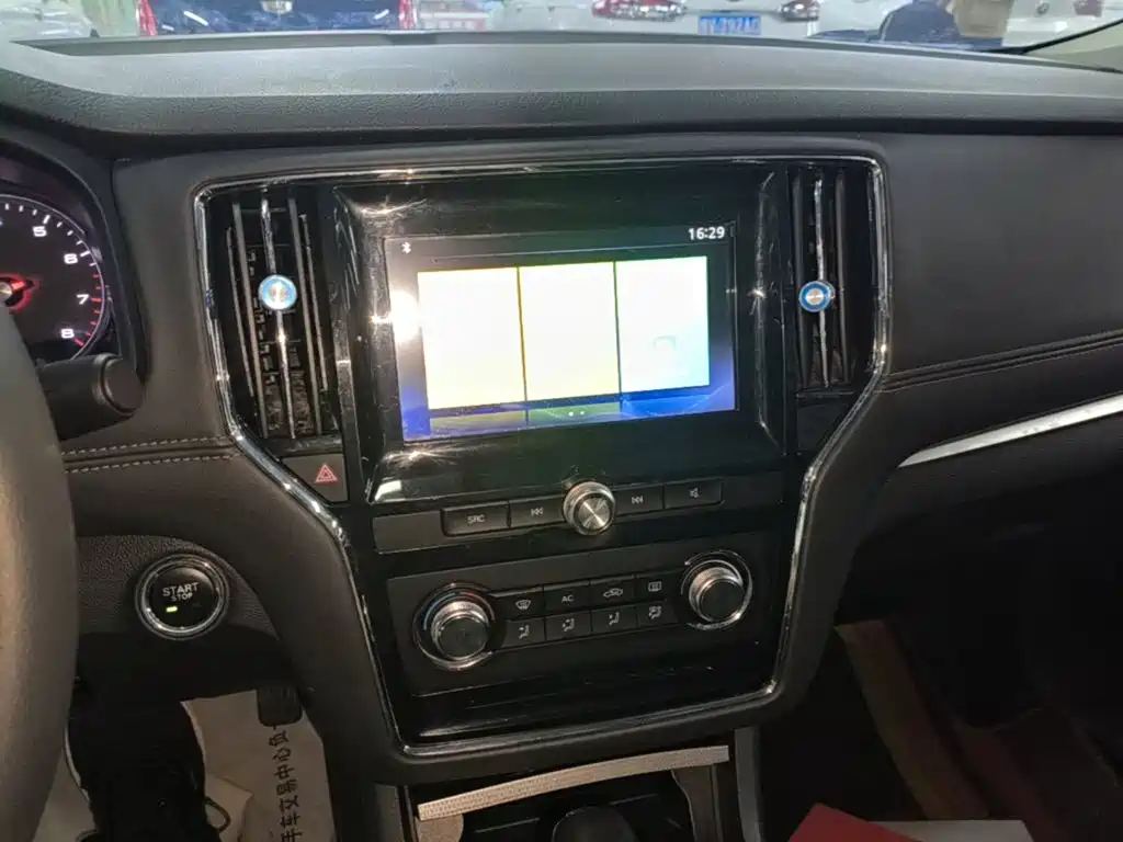 Roewe i6 Classic — миниатюра 13
