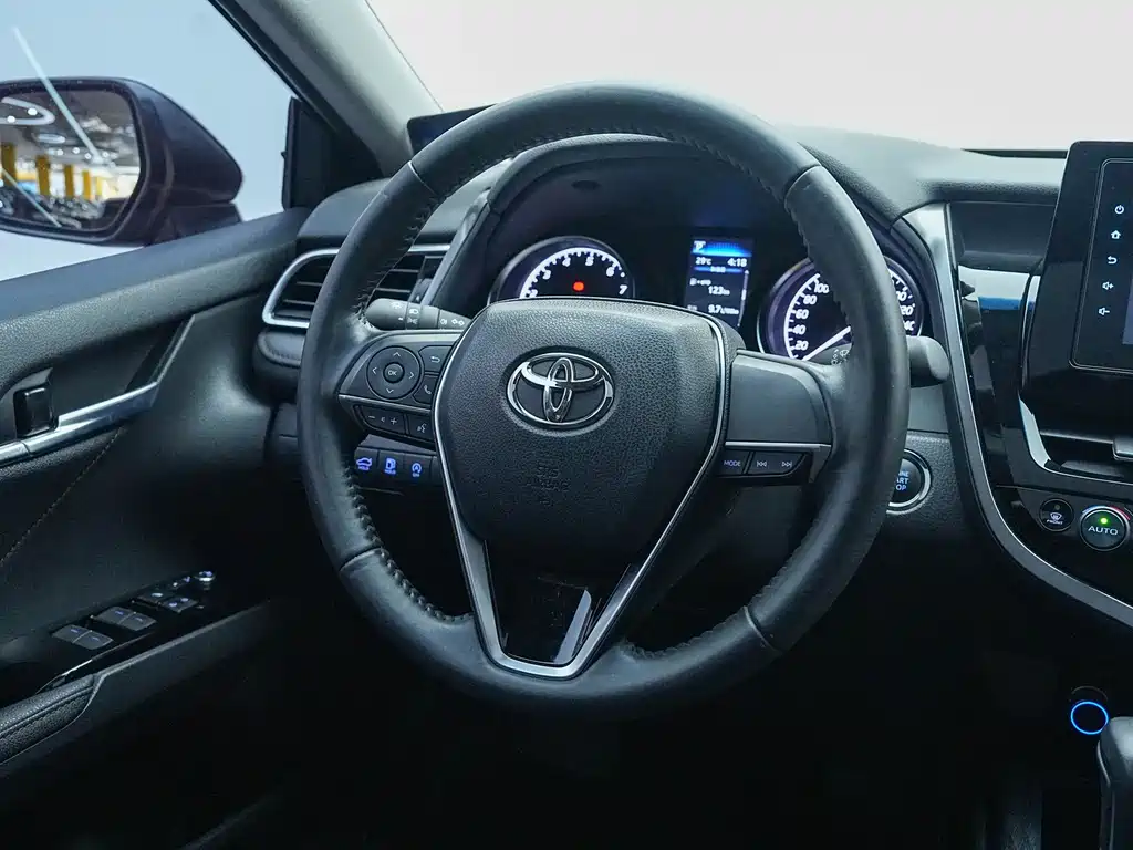 Toyota Camry — миниатюра 9