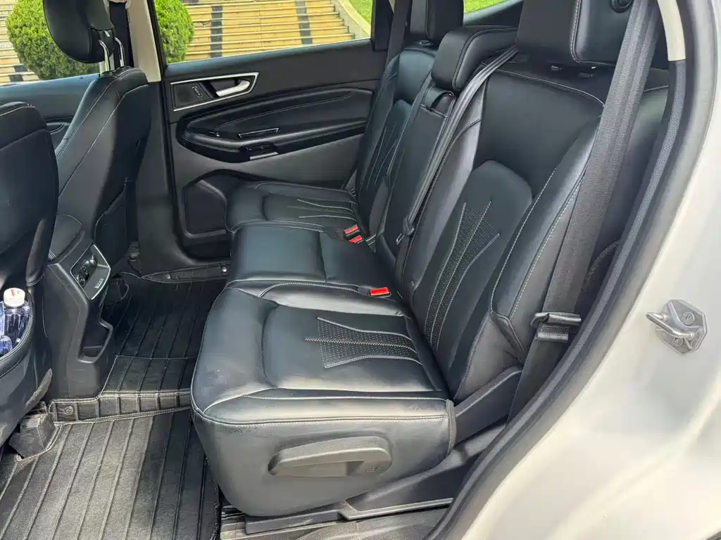 Ford Edge — миниатюра 14