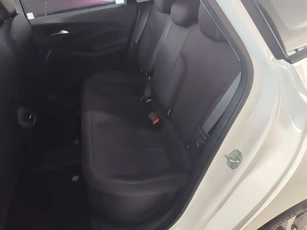 Buick Verano — миниатюра 17