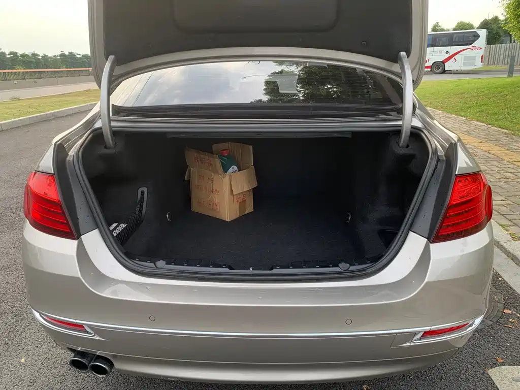 BMW 5 Series — миниатюра 14