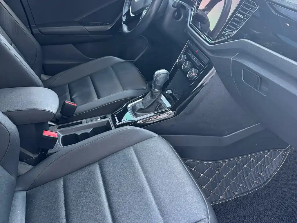 Volkswagen T-Roc — миниатюра 10