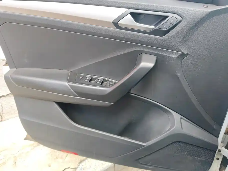 Volkswagen T-Roc — миниатюра 7