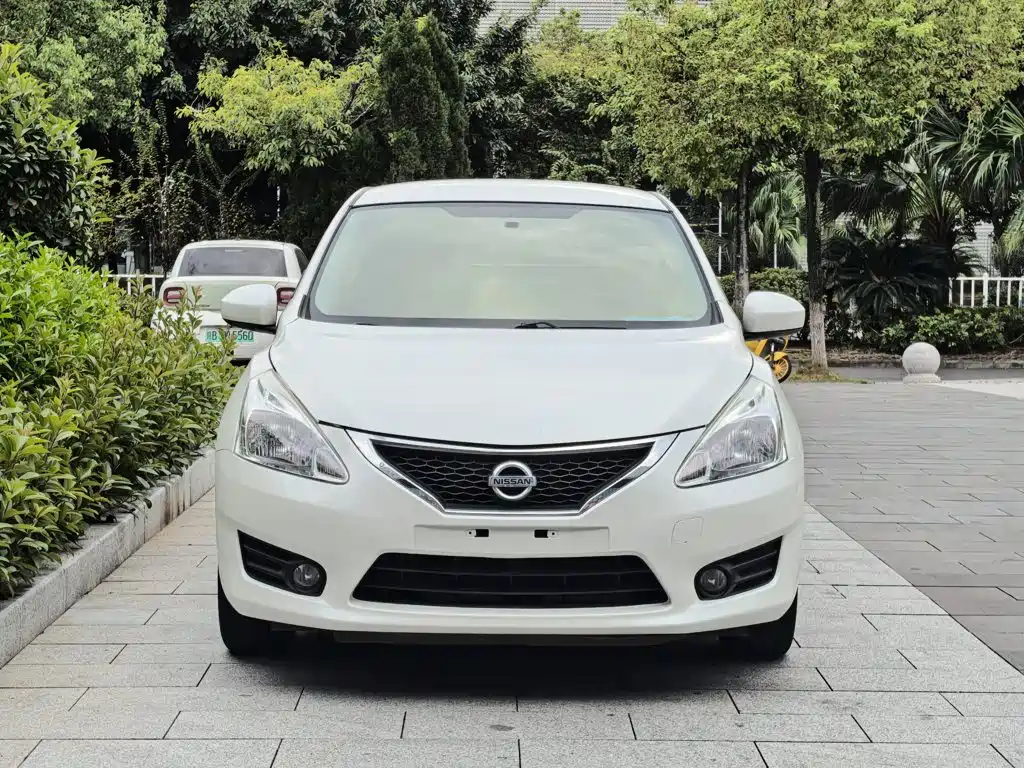 Nissan Tiida — миниатюра 3