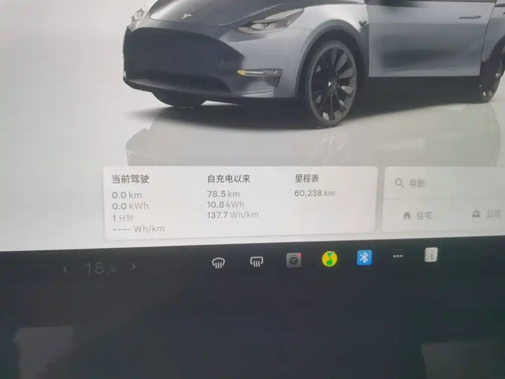 Tesla Model Y — миниатюра 12