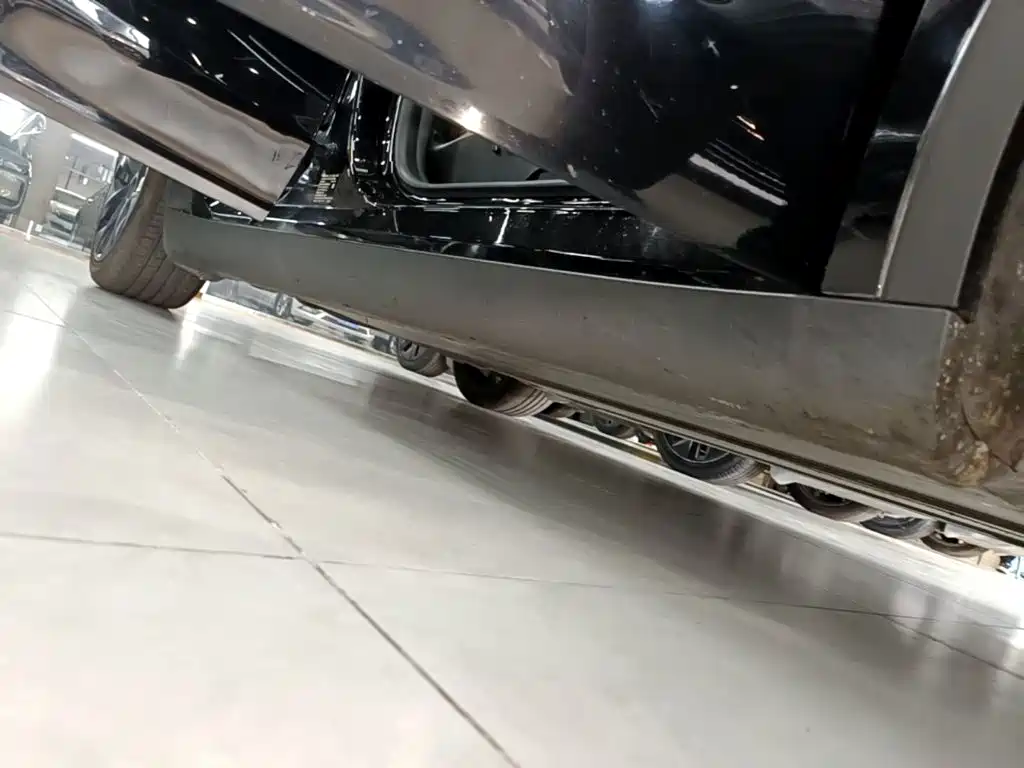 Tesla Model Y — миниатюра 21