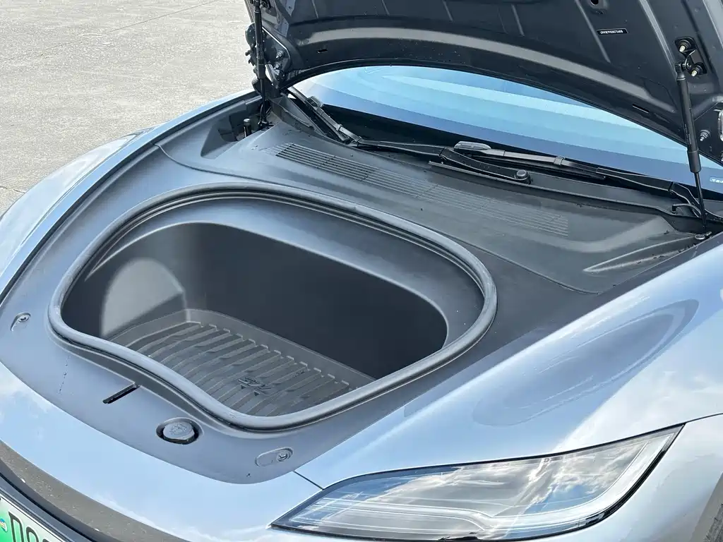 Tesla Model 3 — миниатюра 16