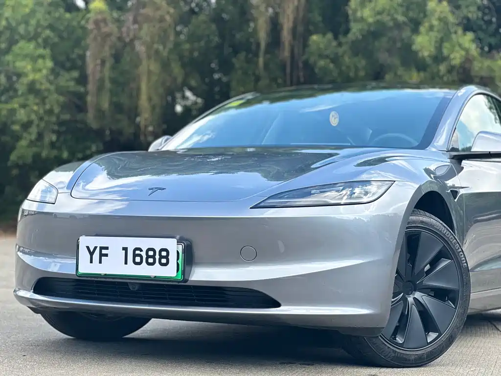 Tesla Model 3 — миниатюра 17