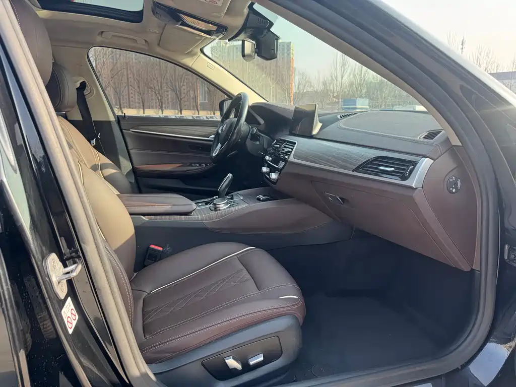 BMW 5 Series New Energy - фото 12