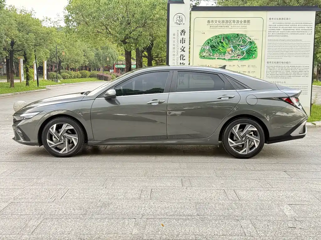 Hyundai Elantra — миниатюра 7