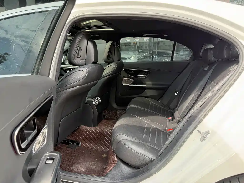 Mercedes-Benz C-Class — миниатюра 11