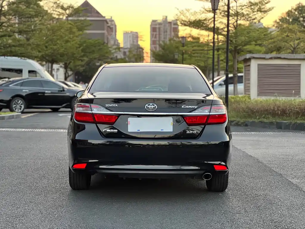 Toyota Camry — миниатюра 5