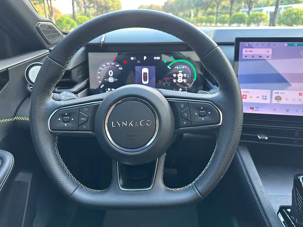 Lynk & Co 03 — миниатюра 18