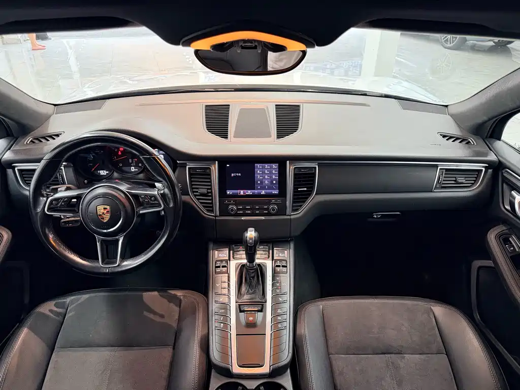 Porsche Macan — миниатюра 5