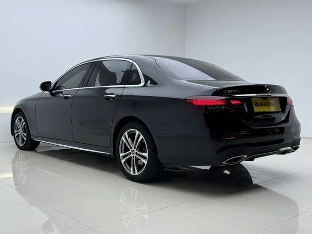 Mercedes-Benz E-Class — миниатюра 8