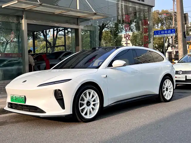 NIO NIO ET5T 2025