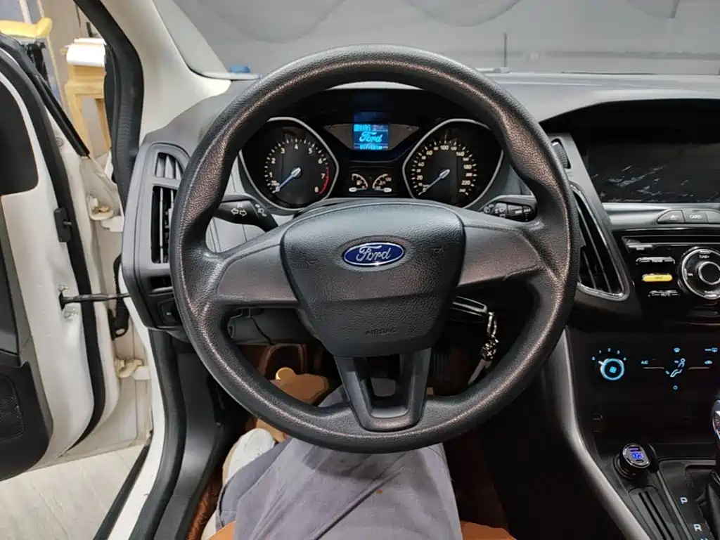 Ford Focus — миниатюра 11