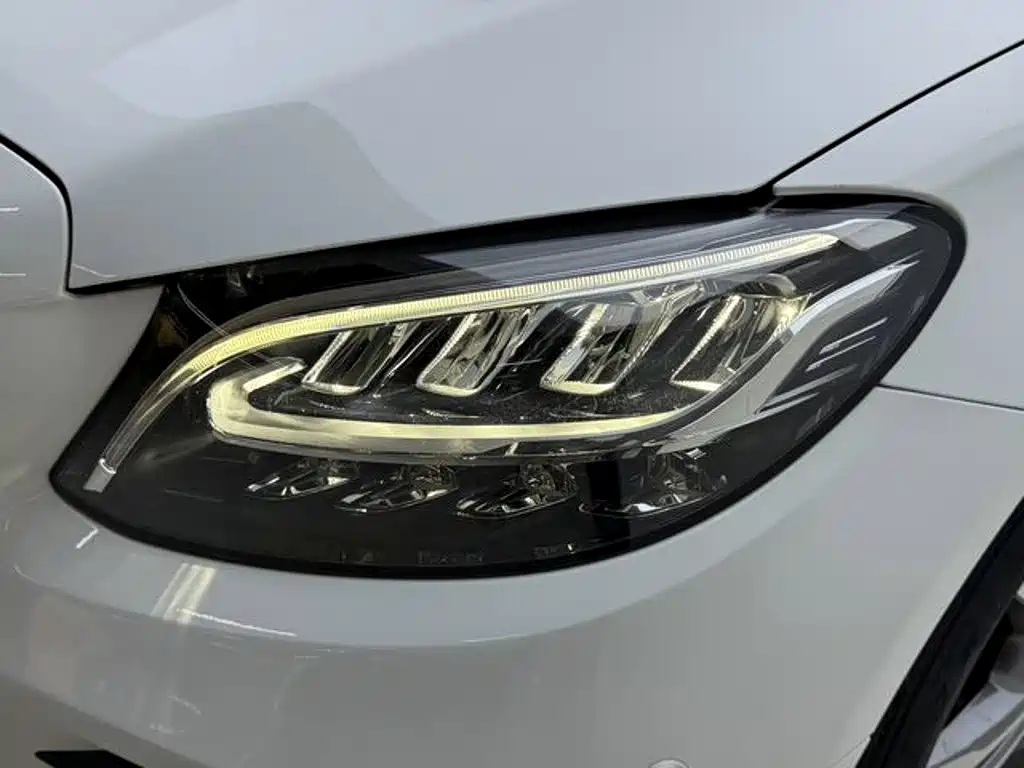 Mercedes-Benz C-Class — миниатюра 11