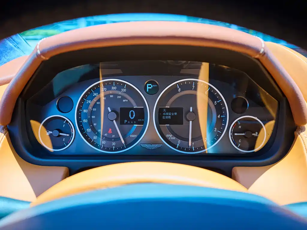 Aston Martin Rapide — миниатюра 18