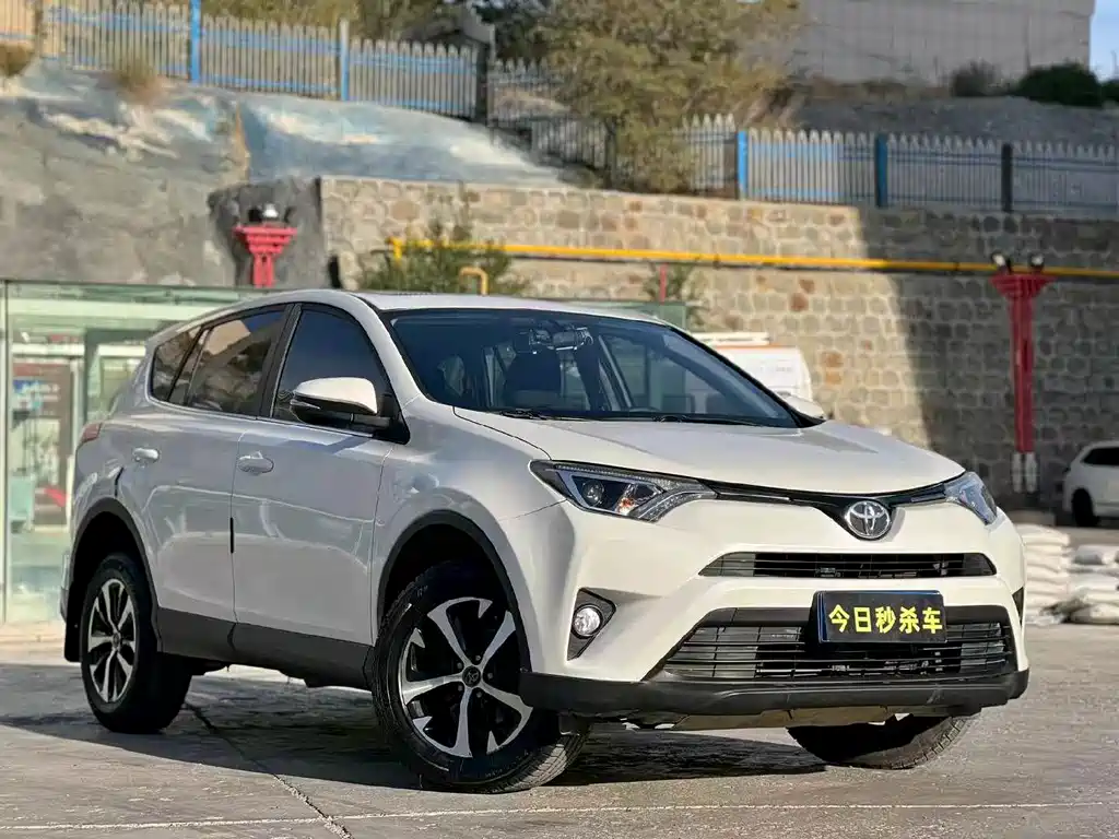 Toyota RAV4 — миниатюра 3