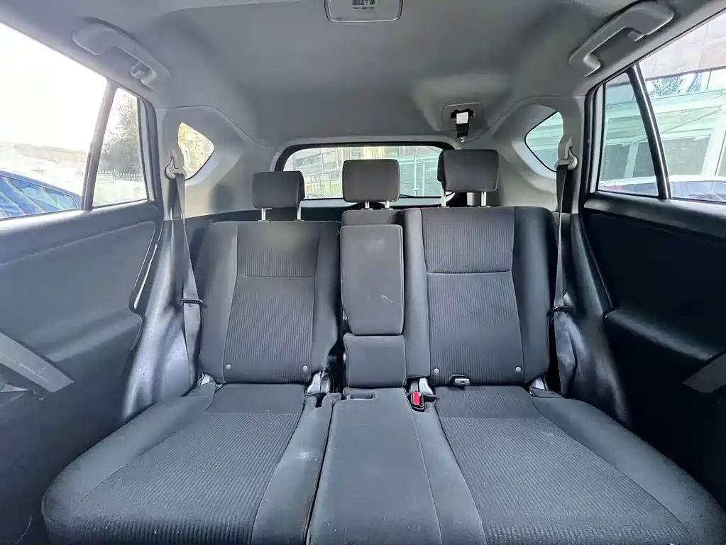 Toyota RAV4 — миниатюра 10