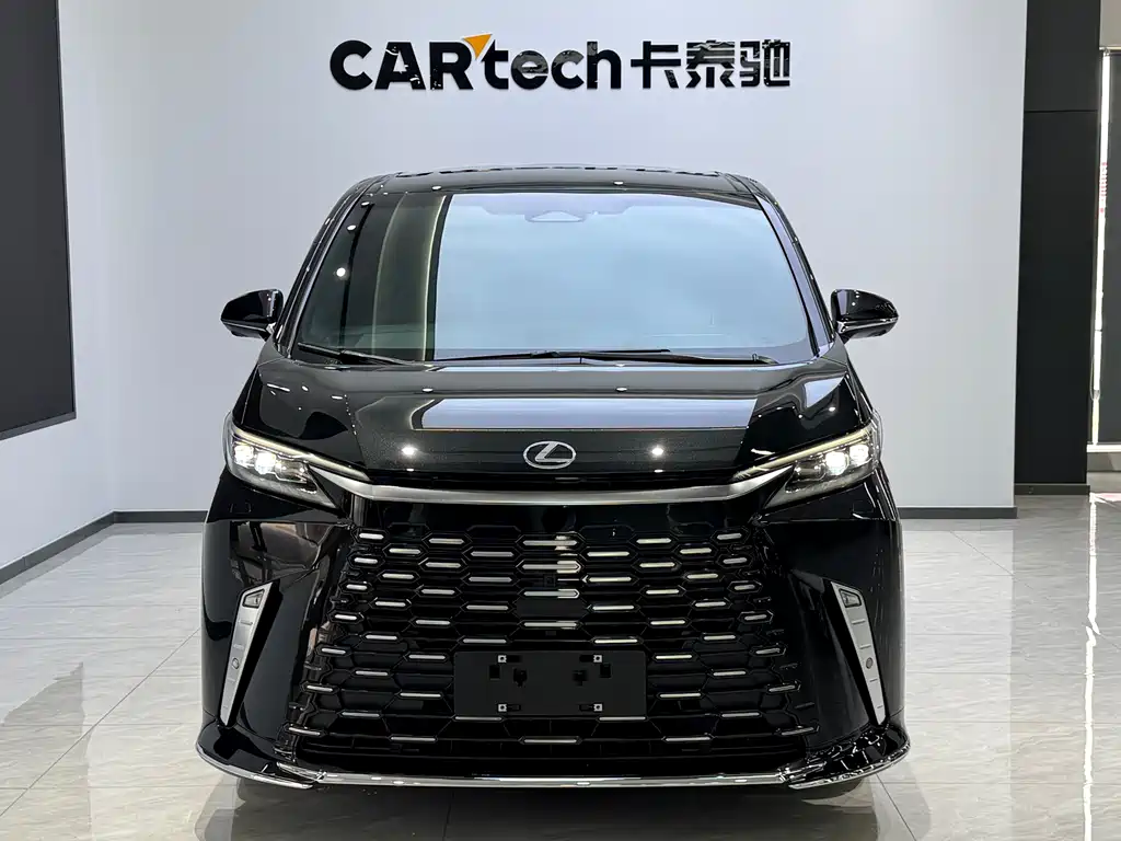 Lexus LM 2023 500h мест