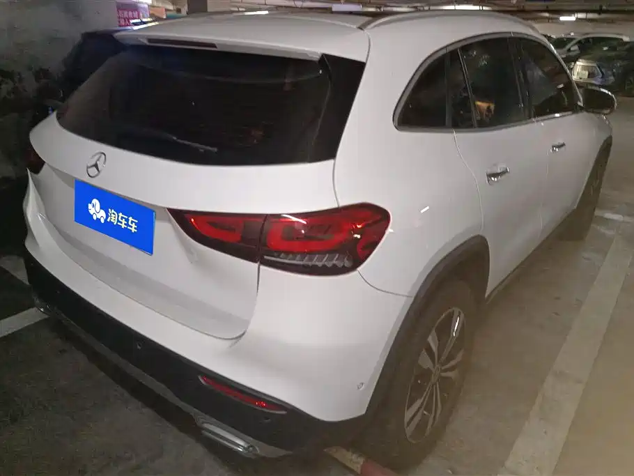 MERCEDES-BENZ GLA