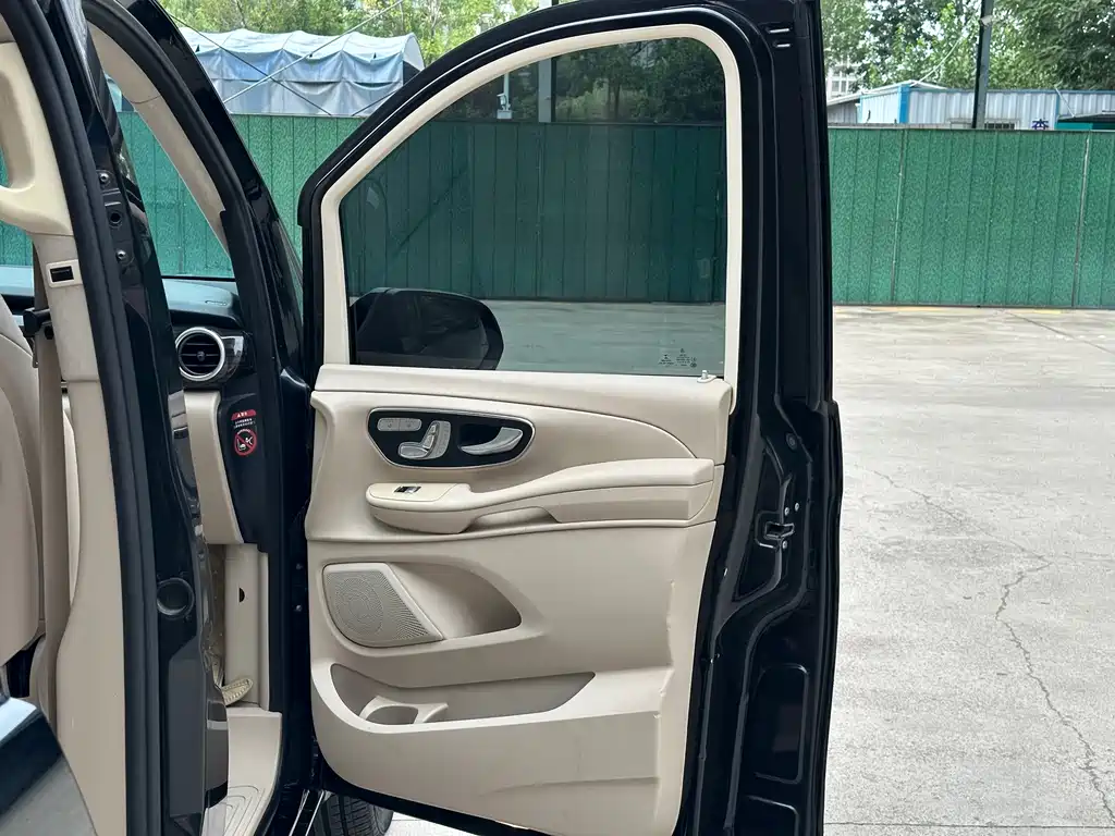 Mercedes-Benz V-Class — миниатюра 15