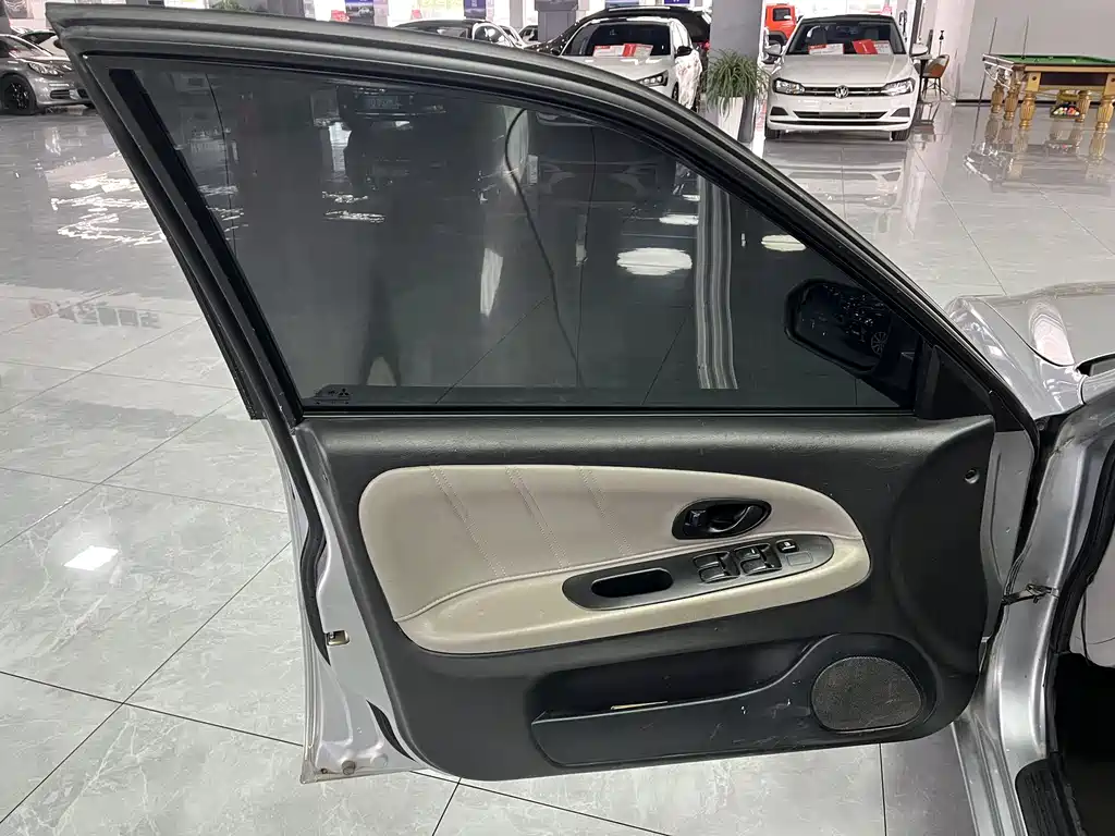 Mitsubishi Лэнс. — миниатюра 8