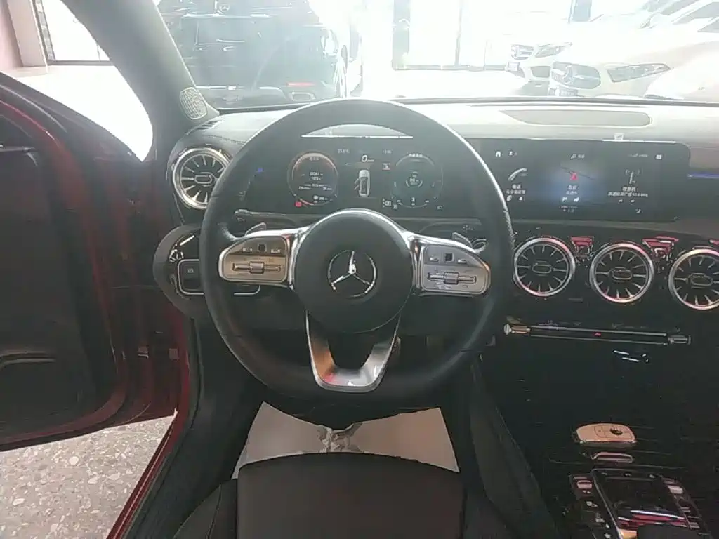 Mercedes-Benz A-Class — миниатюра 11