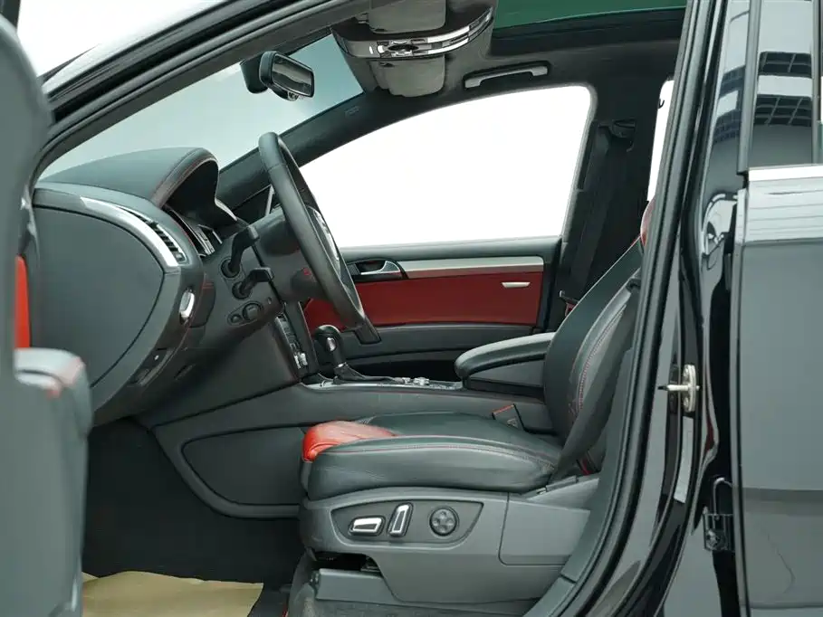 Audi Q7 2011 3.0 TFSI (200kW