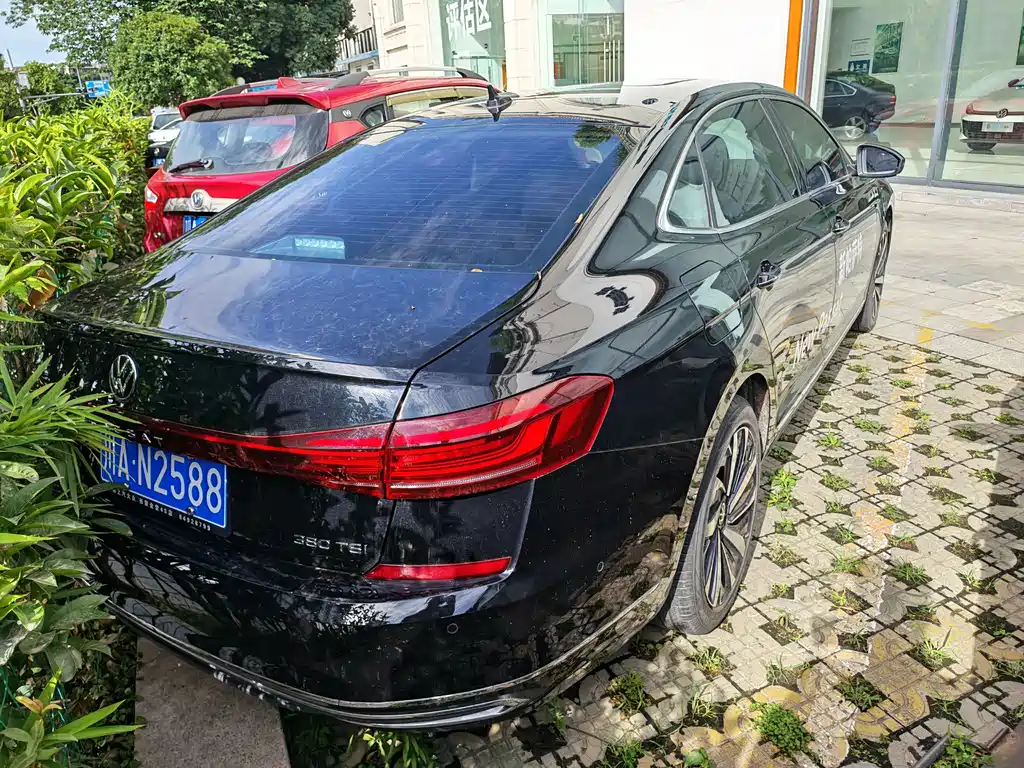 Volkswagen Passat 2023 380TSI Luxury