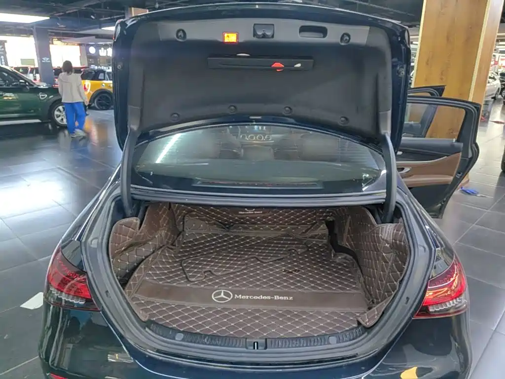 Mercedes-Benz E-Class — миниатюра 19
