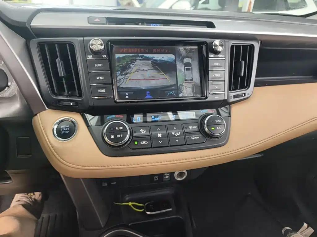 Toyota RAV4 — миниатюра 13