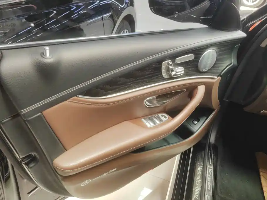 Mercedes-Benz E-Class — миниатюра 7