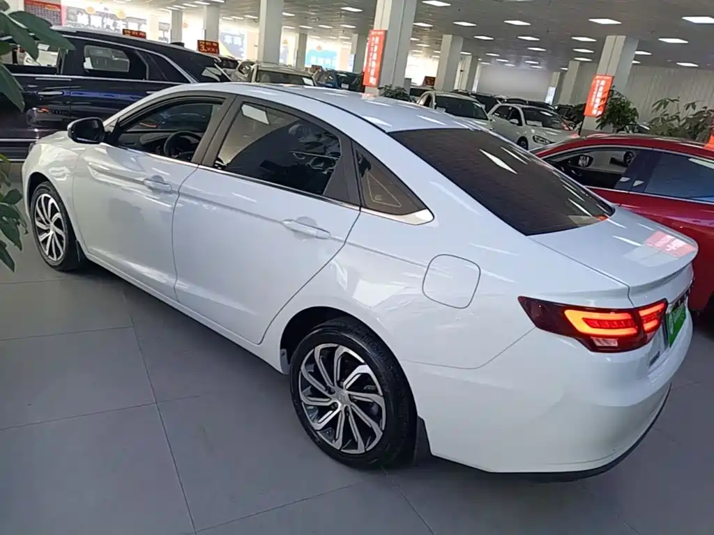Geely Emgrand GL — миниатюра 5