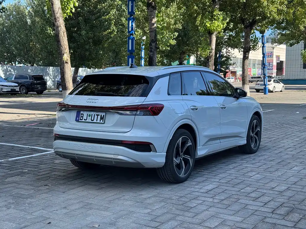Audi Q4 e-tron — миниатюра 5