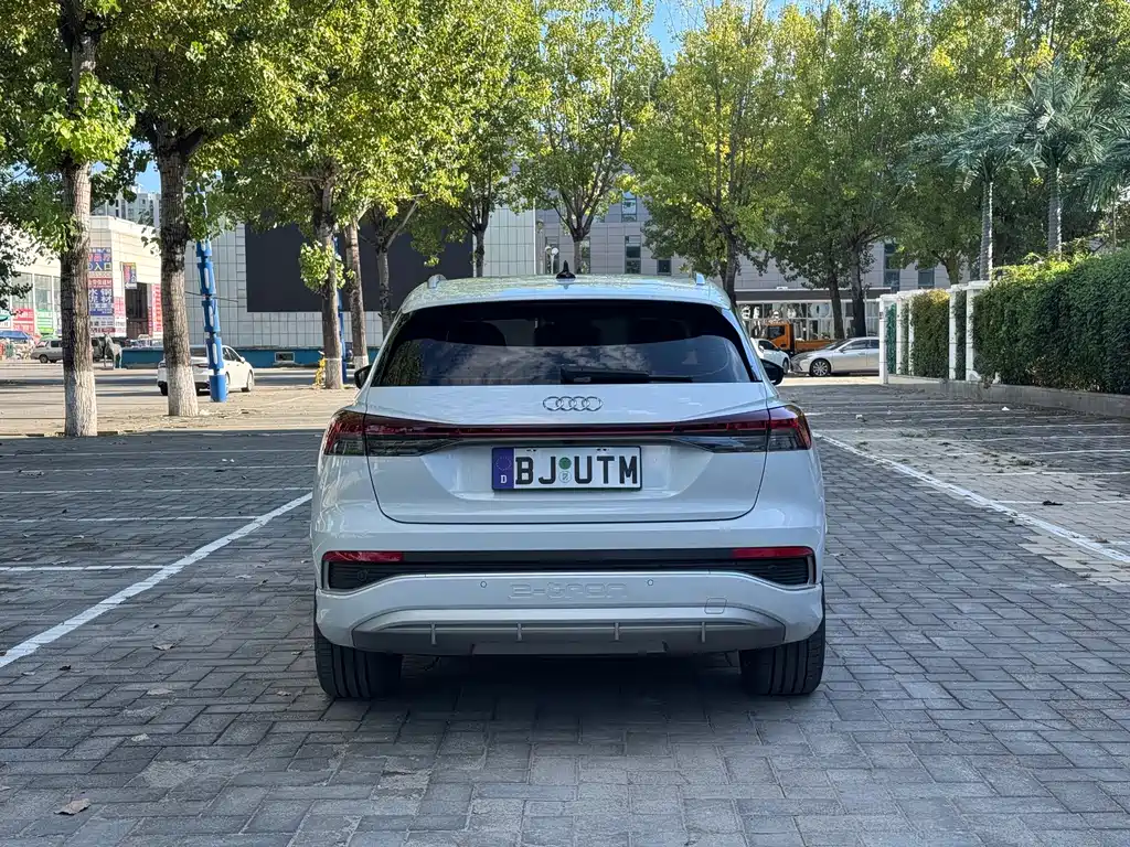 Audi Q4 e-tron — миниатюра 6