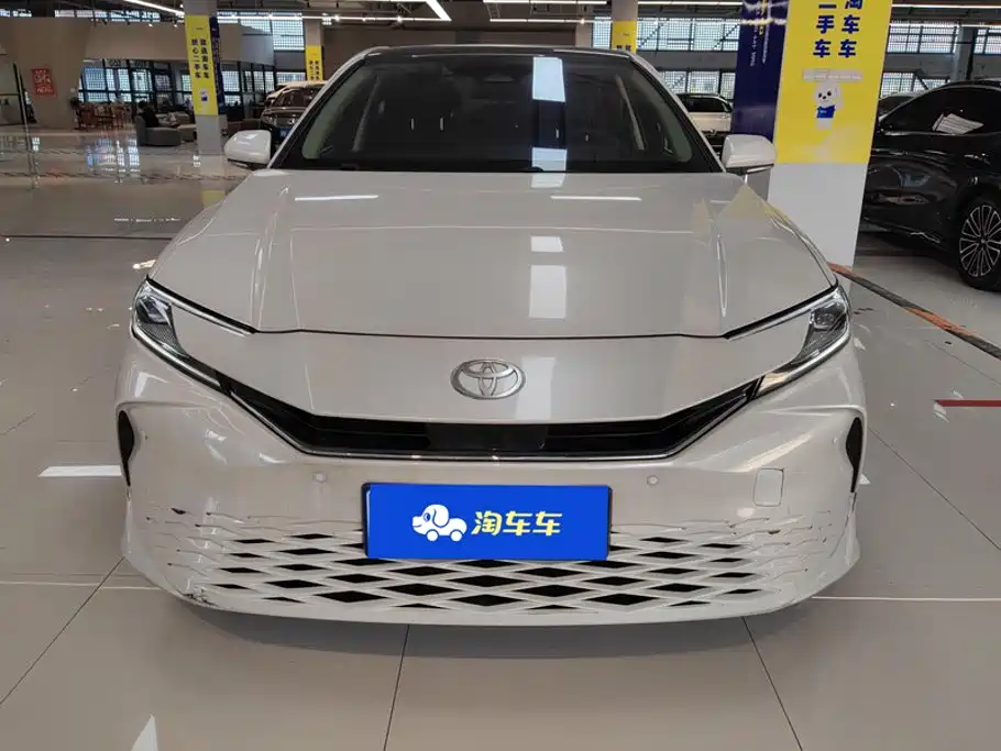 Toyota Camry — миниатюра 2
