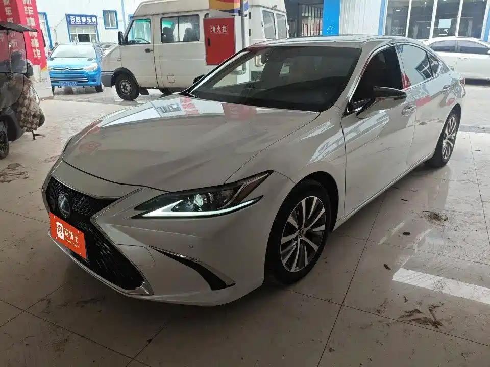 Lexus ES 2021