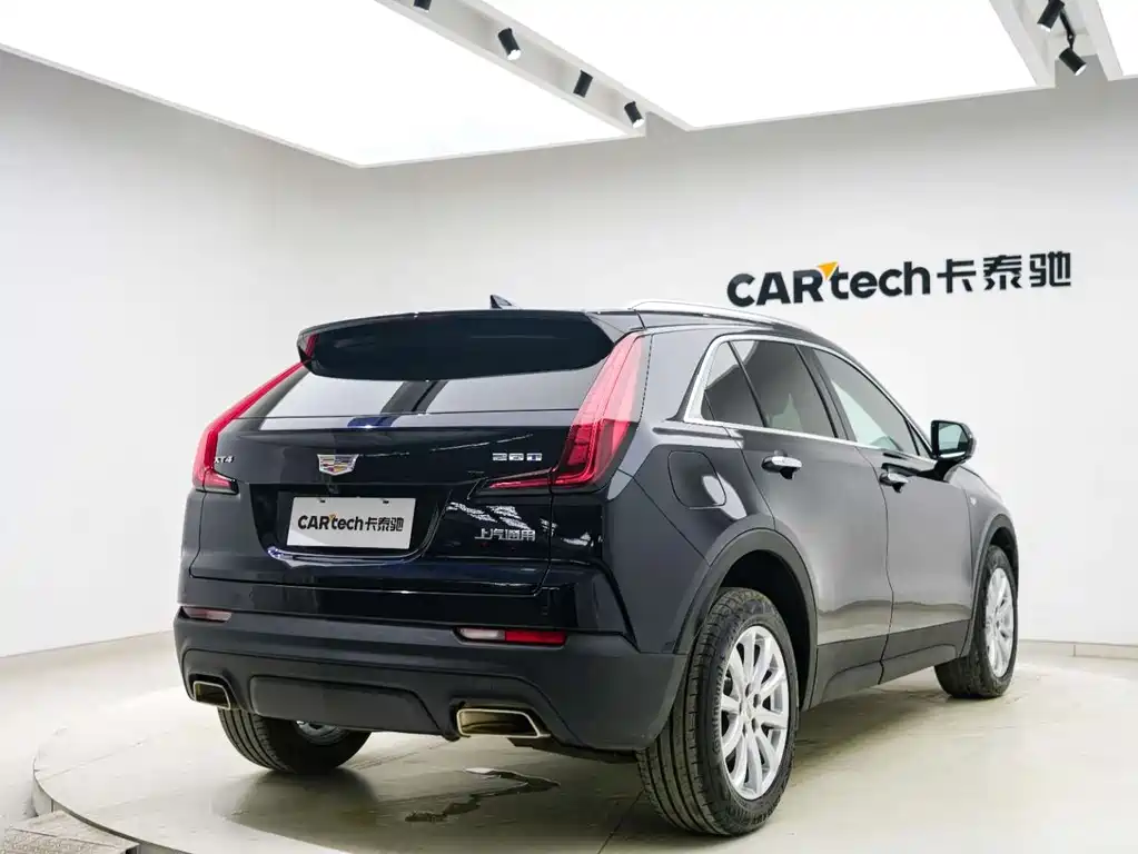 CADILLAC XT4