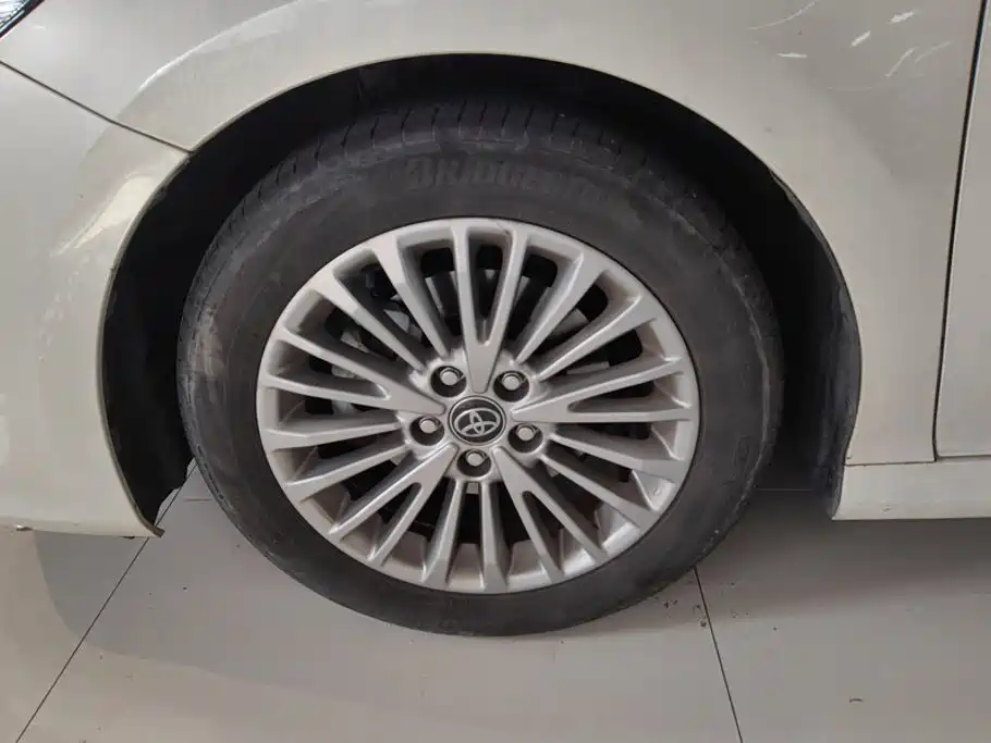 Toyota Camry — миниатюра 6