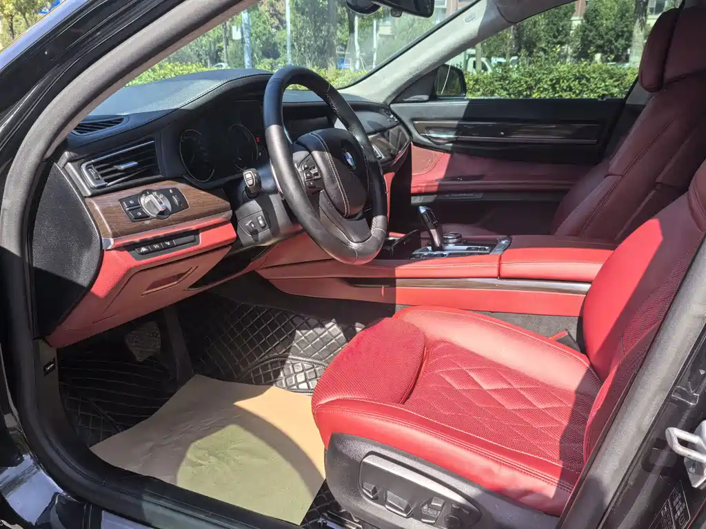 BMW 7 Series — миниатюра 4