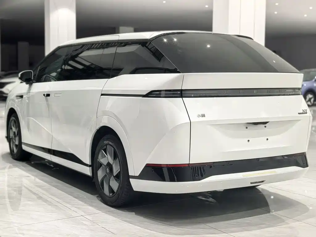 XPeng X9 — миниатюра 4