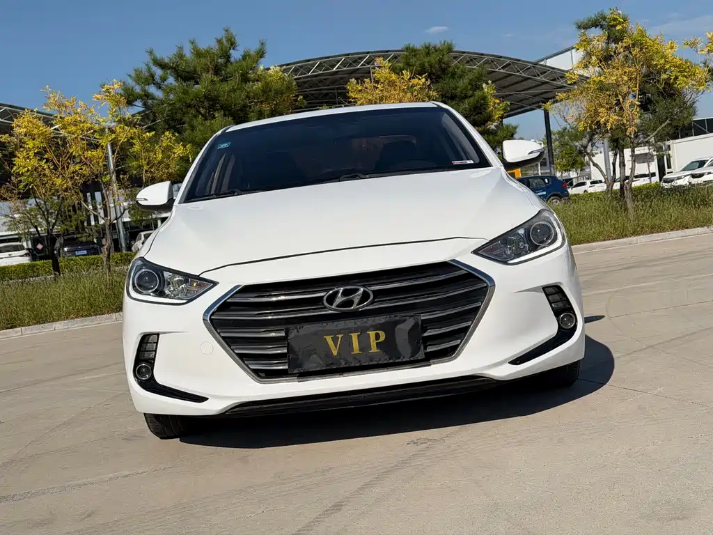 Hyundai Elantra — миниатюра 3