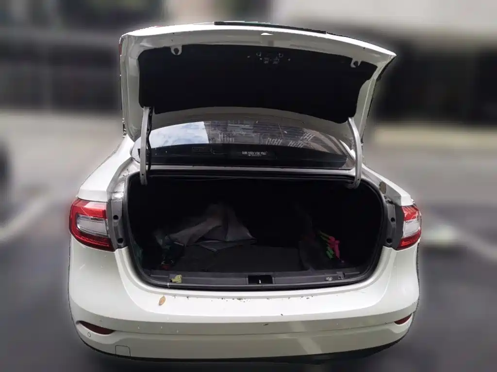 Renault Fluence — миниатюра 10